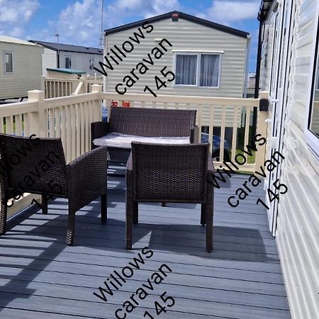 Willows Caravan 145 Llanddwywe Екстериор снимка