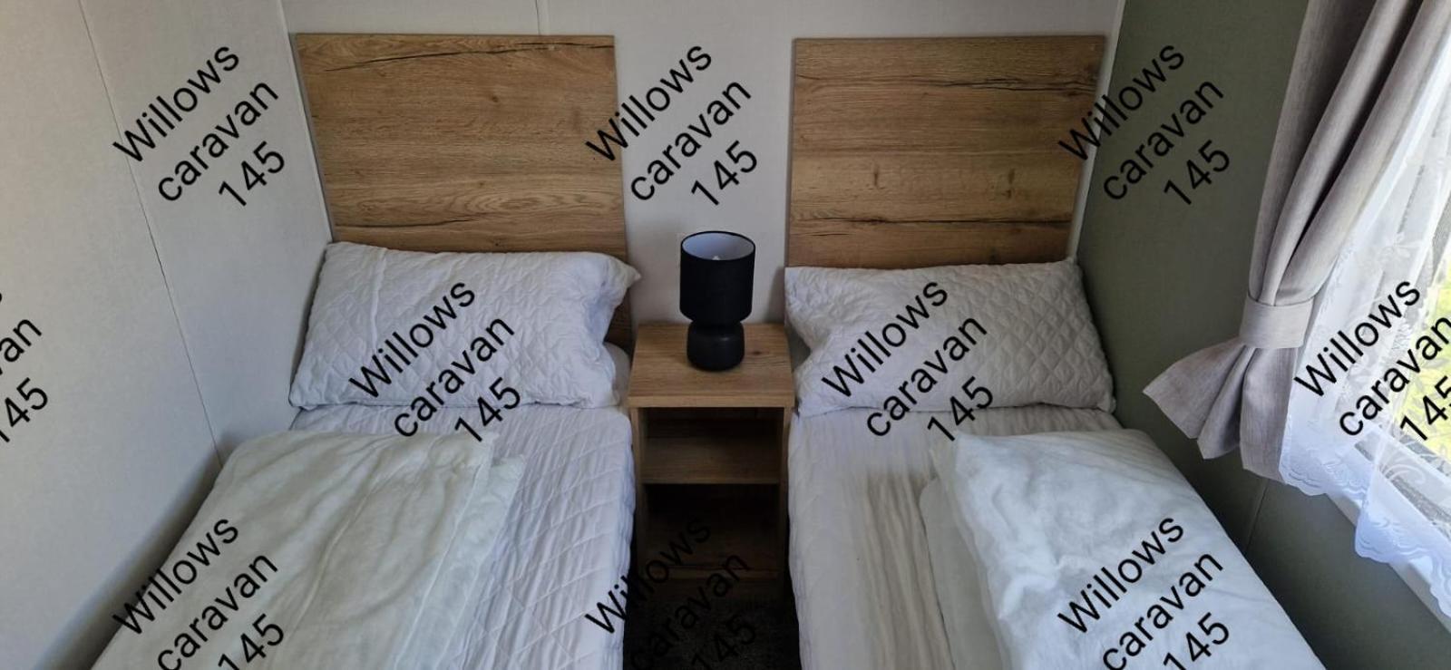 Willows Caravan 145 Llanddwywe Екстериор снимка