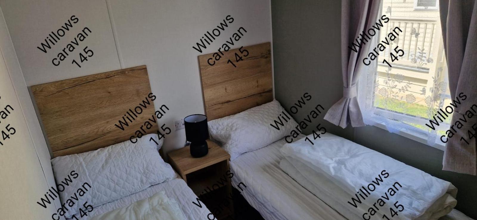 Willows Caravan 145 Llanddwywe Екстериор снимка